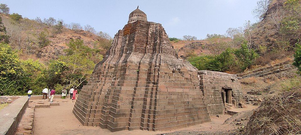 Lonar Crater Lake — photo 2