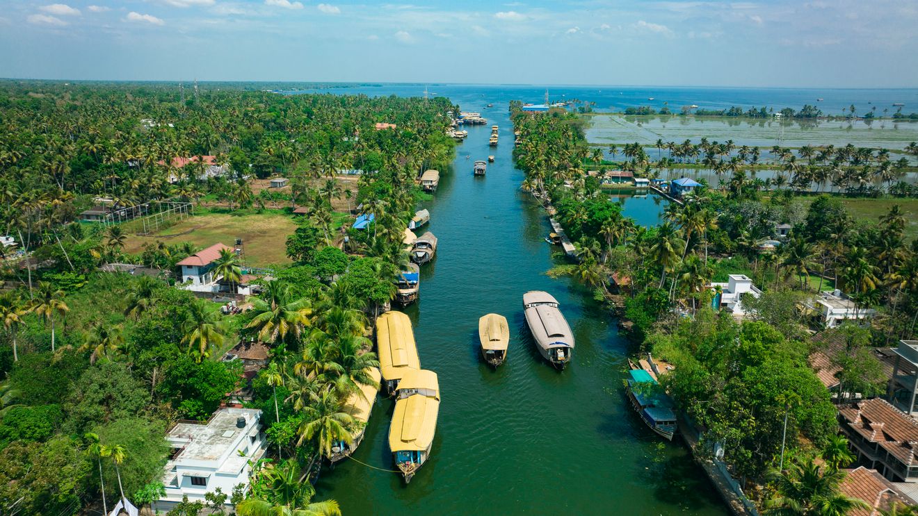 Best of Kerala - Munnar, Thekkady, Houseboat & Cochin | 5 Nights — 1N Munnar · 1N Munnar · 1N Thekkady · 1N Alleppey · 1N Kochi